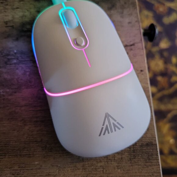 Silent 2.4GHz Wireless Mouse White‎ Rechargeable with RGB - Picture 9 of 9